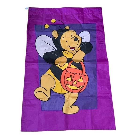 Vtg DISNEY WINNIE POOH BEE COSTUME 1997 PUMPKIN HALLOWEEN FALL HOUSE YARD FLAG - Picture 3 of 5